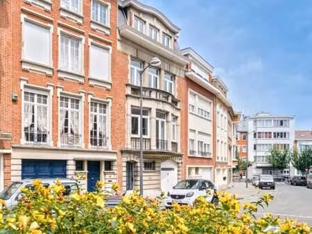 square résidentiel belle maison de +/- 237 m² - 4ch -2sdb