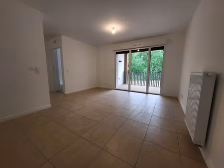 t2 neuf avec parking