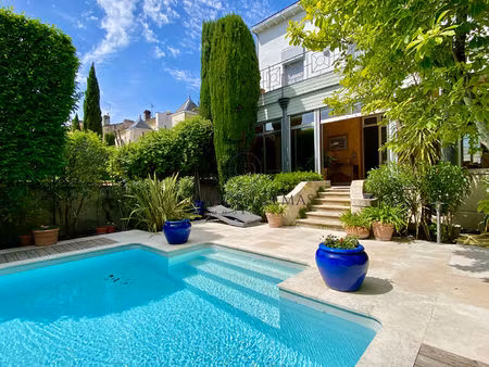 maison en pierre r+1 avec jardin, piscine et accès 2 roues - saint seurin
