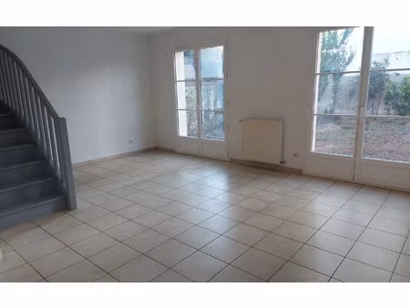 location maison, 86.21 m² t-3 à melun, 1 390 €