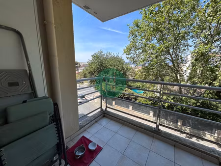 studio avec terrasse et stationnement privatif la seyne-su