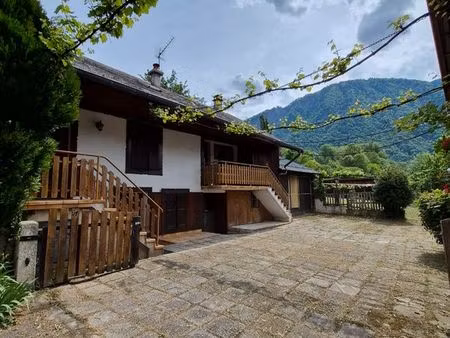 maison individuelle avec dépendances