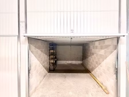 local de stockage avec mezzanine - 13012 marseille