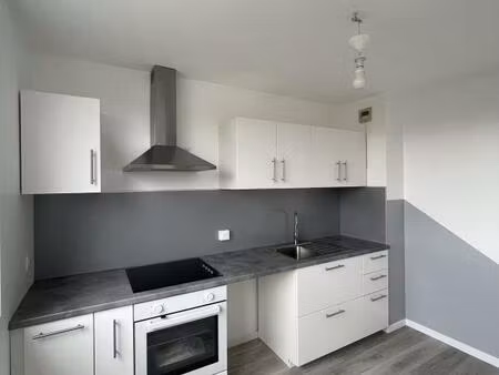 ref 12662- résidence roche arnaud - f2 au 3eme etage