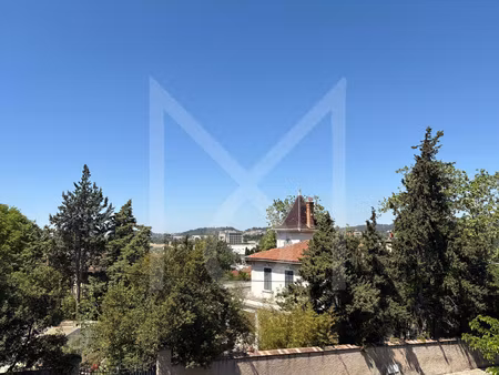 a louer grand t3 dernier etage 13011