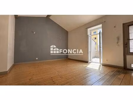 t2 dernier étage avec terrasse de 17 m² – centre nîmes