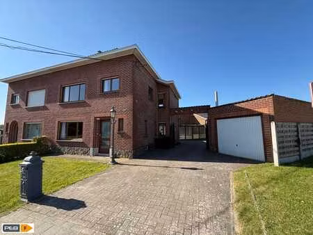 maison avec 3 garages et jardin