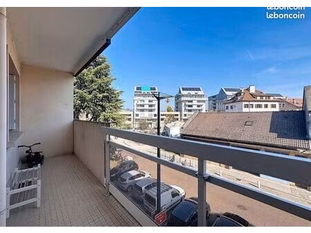 t2 26 m2 annecy centre avec grand balcon