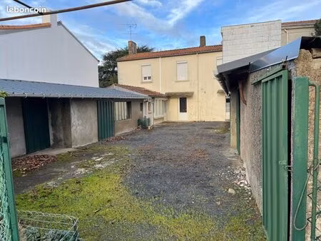 vend maison de bourg