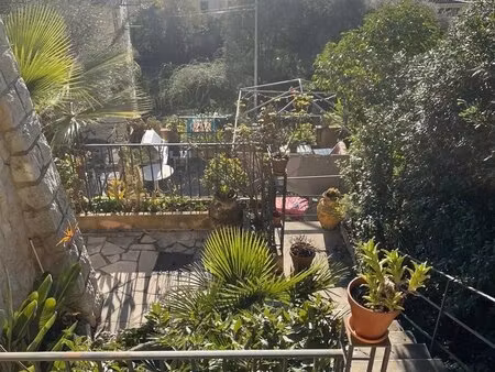 maison avec studio indépendant dans la ville de grasse