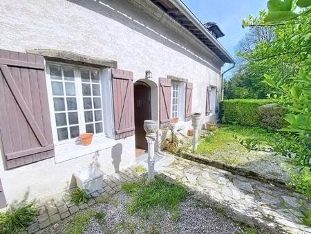 belle maison ancienne, spacieuse et atypique