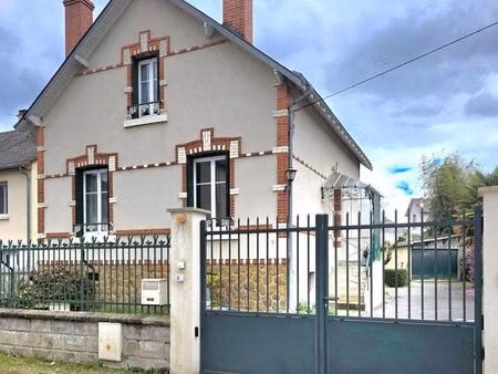propriété 4 pièces 95 m²