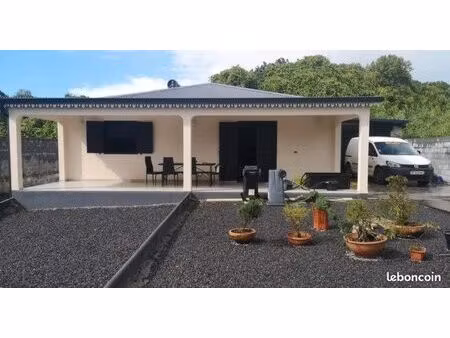 villa f4 à louer sur sainte-anne