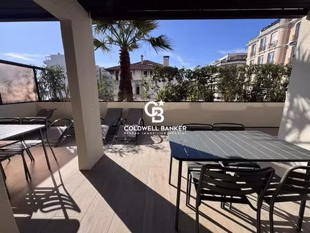 appartement rénové avec terrasse et vue mer à deux pas de la plage - juan-les-pins