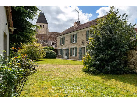 belle longère avec vue sur l'église à plaisir