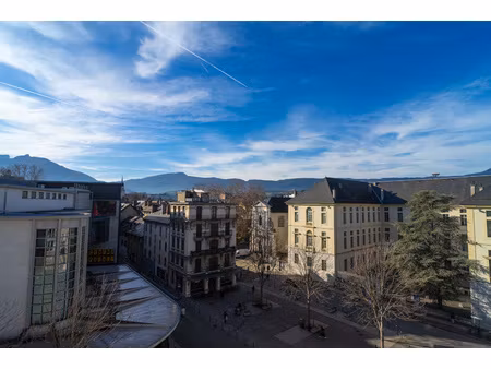 t3-4 77 m2 quartier halles chambéry