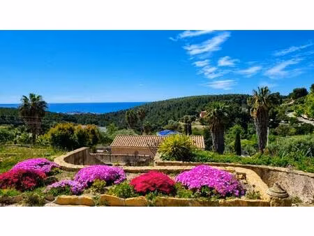 villa 10 pièce(s) 220 m2 sur 2000 m² piscinable vue mer