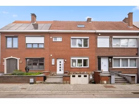 instapklare rijwoning in een rustige straat te tienen