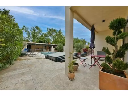 charmante villa idéalement située à uzès - commerces à pied