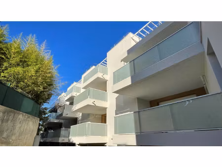 appartement t4 récent de 84 m2 hab, terrasse,2 parkings, nim
