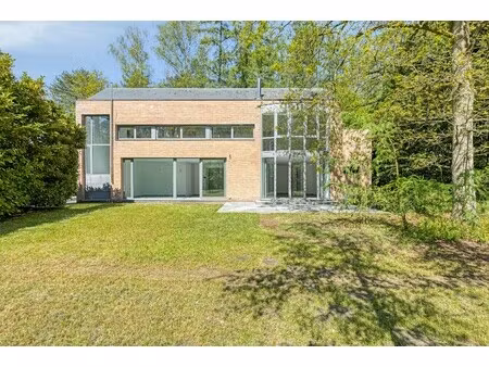 exclusieve villa in schilde met ruime zuid-gerichte tuin.