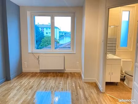 montplaisir, au calme, joli studio + cuisine refait neuf, dans petite résidence