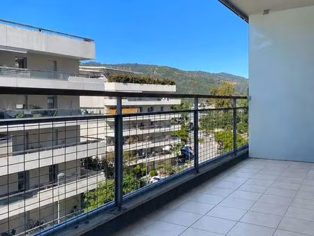 cannes la bocca – superbe 2 pièces meublé rénové – résidence standing avec piscine et box 