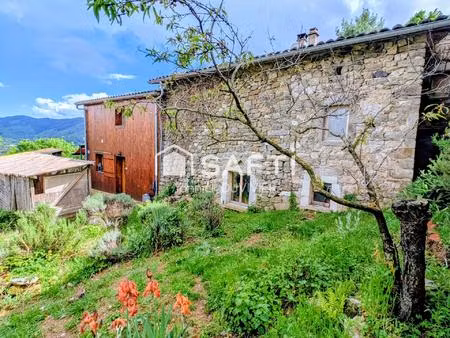 maison de charme avec piscine, vue dominante et potentiel locatif.