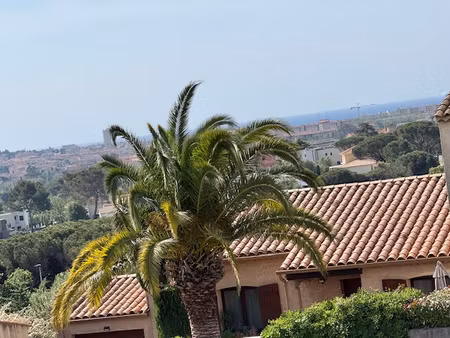 villa individuelle avec garage et piscine, aperçu mer et vue