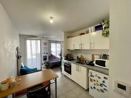 belle opportunité ? t1 récent avec extérieur et parking - toulon (83000)