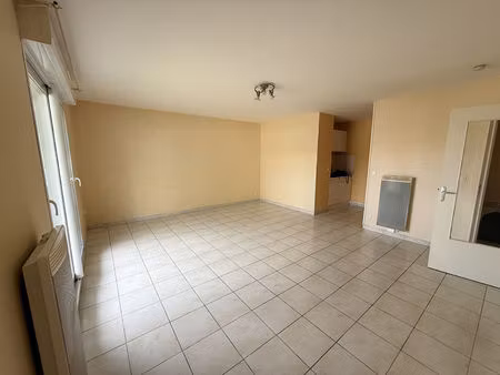 idéalement situé en plein coeur de quéven ? t2 lumineux 48,8 m², toutes commodités à pied