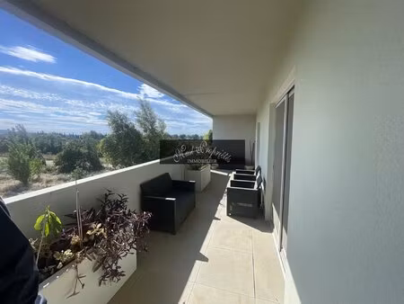 appartement contemporain quartier des berges de la robine .