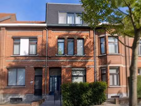 maison prête à emménager avec caractère et jardin ensoleillé