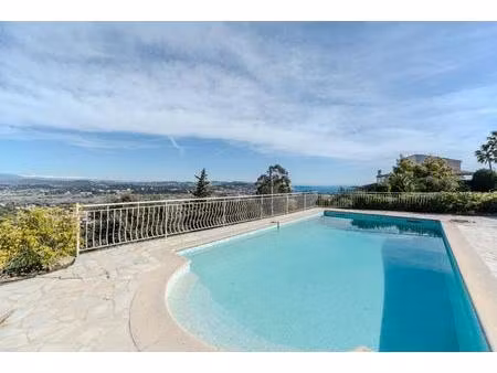 belle villa de 182m² vue panoramique mer et collines
