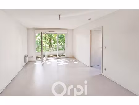 location appartement, 50.1 m² t-2 à la roche-sur-yon, 665 €