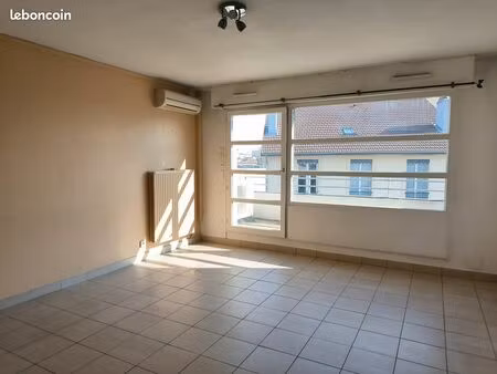 t2 à vendre secteur part-dieu