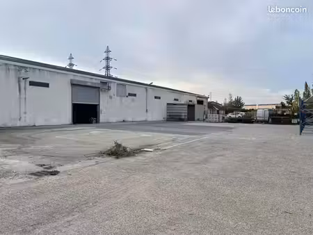 local industriel 385 m²