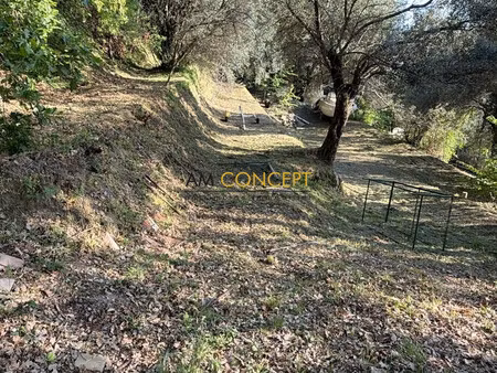 terrain constructible de 2 055 m² dans le domaine de castellar