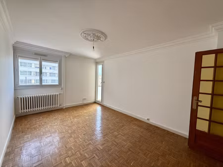 appartement t3 avec balcon et garage