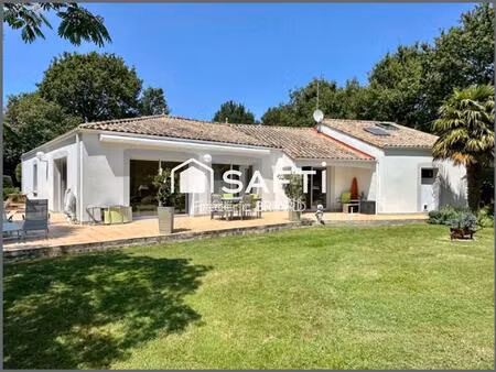 vairé. propriété 176m2, terrain 6520m2, 5ch, étang