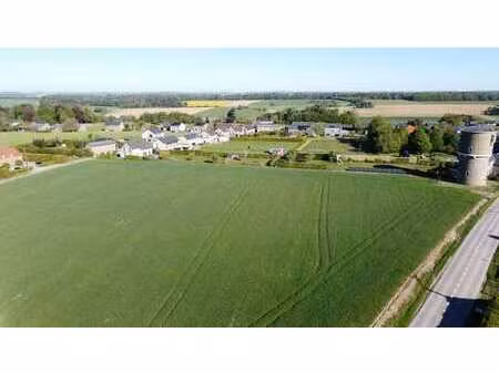 terrain plat situé en zone constructible (20 ares 87 ca)