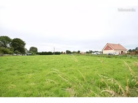 terrain 1 600 m² lancheres