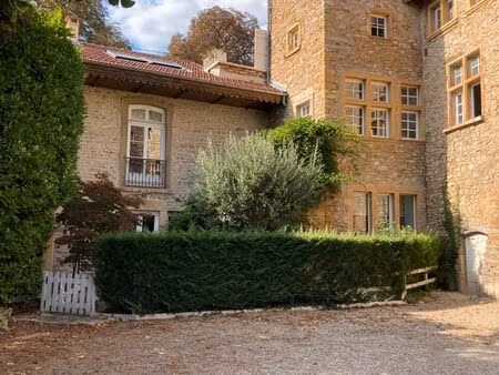 bel appartement 6 pièces dans petit chateau