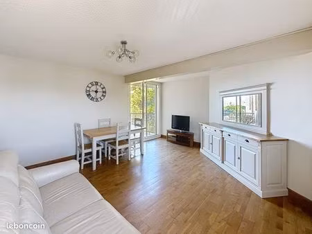 appartement 3 pièces à louer à l’année
