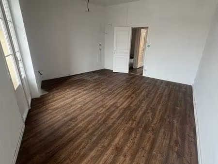 appartement 3 pièces 55m2 carré