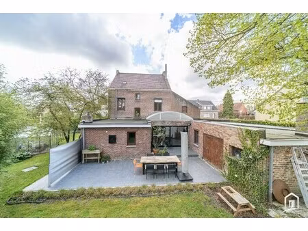 instapklare gezinswoning op centrale locatie met ruim terras en leuke tuin