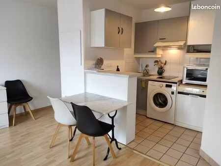 location chassieu – appartement avec grand balcon couvert – t2 de 44 m²