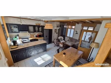 maison familiale à louer – 90 m² – 3 chambres – terrasse, jardinet et stationnement – mouv
