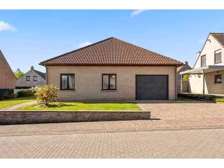 bungalow prêt à emménager avec garage dans un quartier rési…