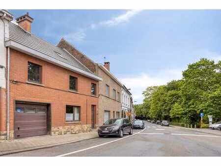 maison spacieuse avec garage et jardin ensoleillé, au cœu...